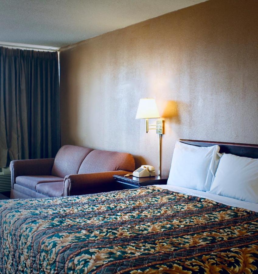 Rodeway Inn Monroe Buitenkant foto