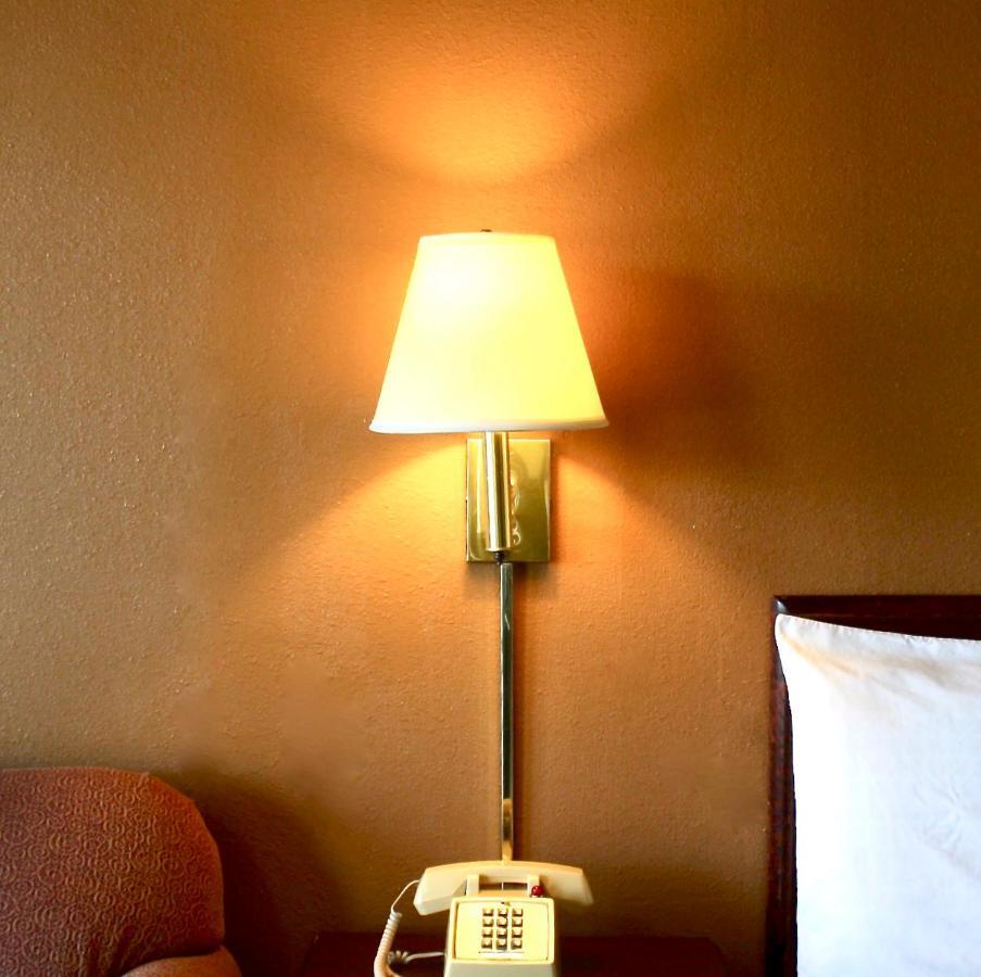 Rodeway Inn Monroe Buitenkant foto